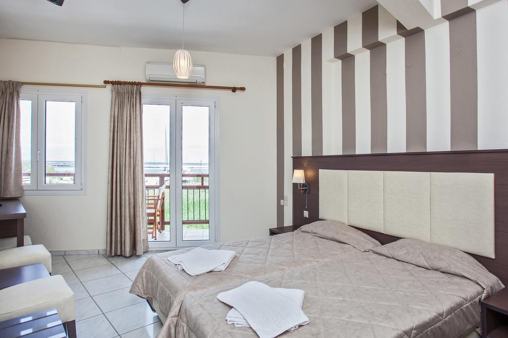 סקופלוס טאון Akti Fine Rooms חדר תמונה